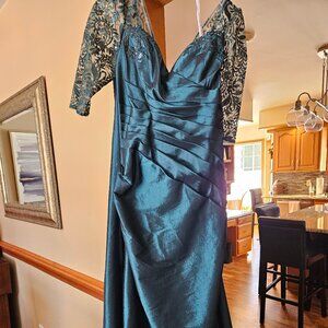 Deep Green Formal Gown with elbow length sleeves and front ruching  Size 16